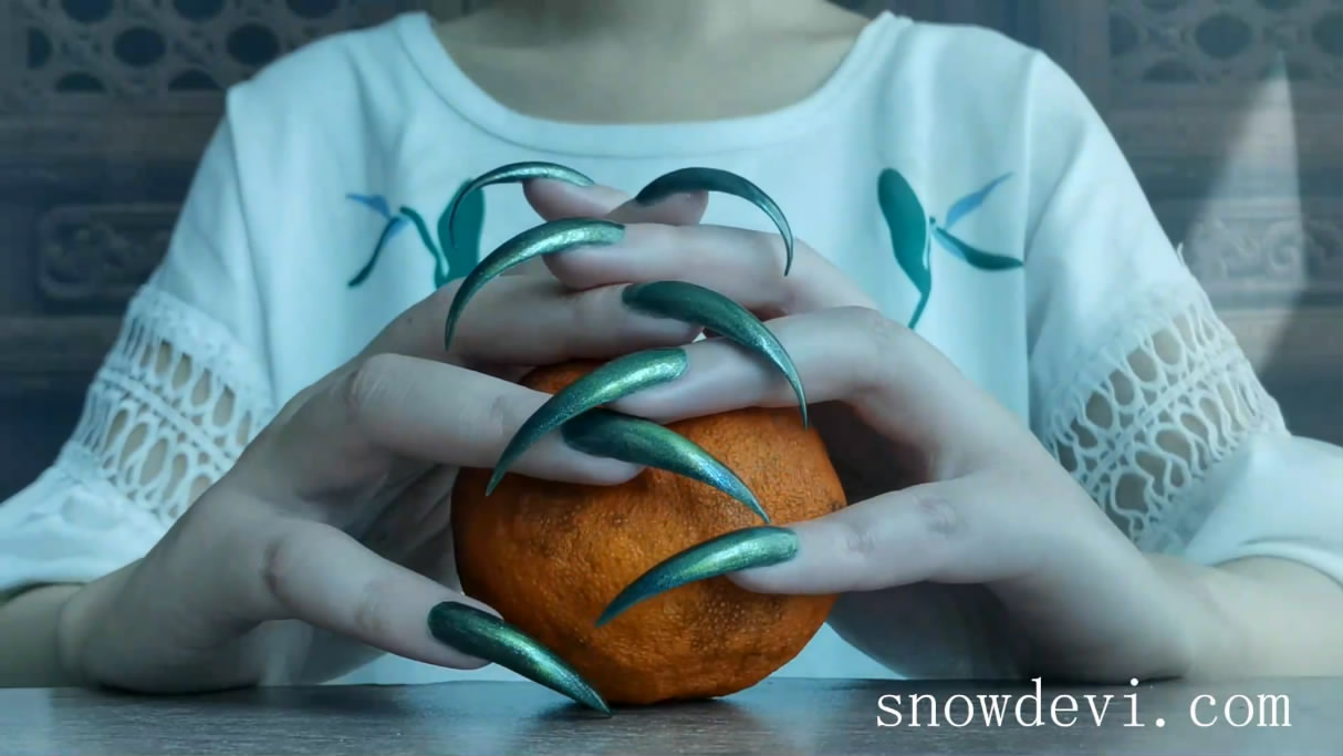 SNOW977-Green Nails3