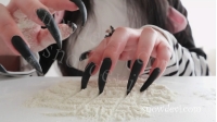 SNOW1399-Scratching
