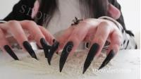 SNOW1399-Scratching
