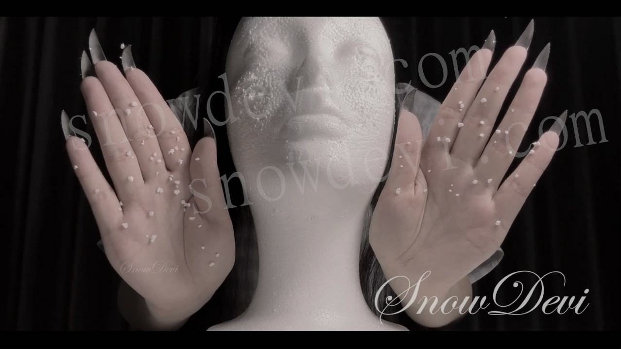 SNOW1484-Polyfoam_nails_snowdevi nails