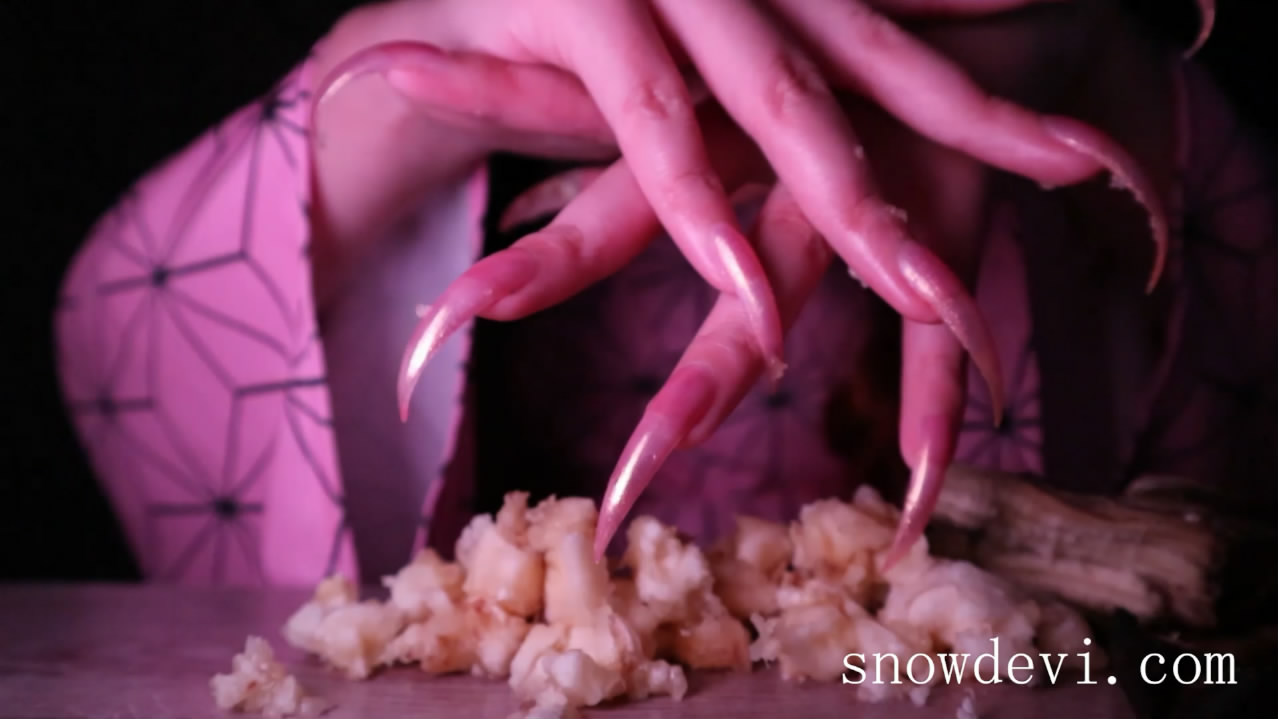 SNOW993-Banana30_nails_snowdevi nails